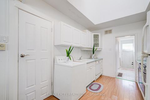 Photo 16 at 334 Moore Park Avenue, Newtonbrook West, Toronto