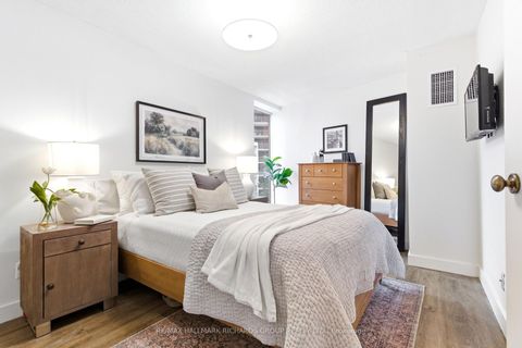 Photo 14 at 501 - 60 Homewood Avenue, South St. James Town, Toronto