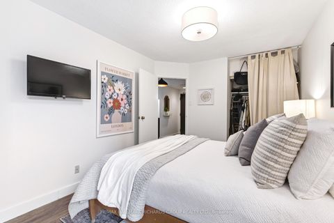 Photo 15 at 501 - 60 Homewood Avenue, South St. James Town, Toronto