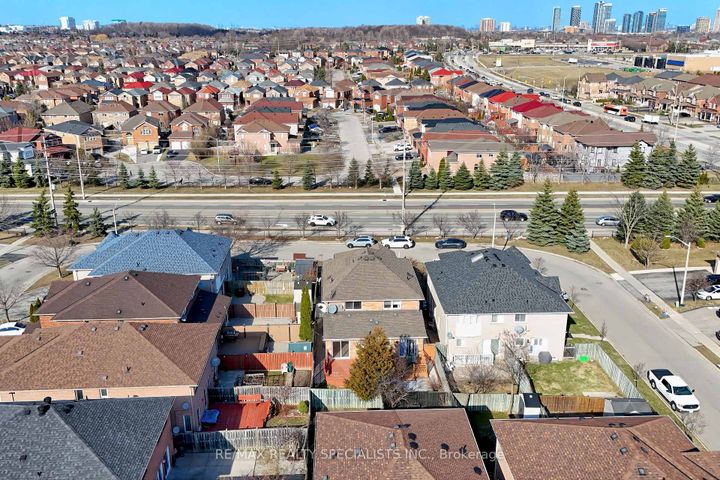 Photo 4 at 1066 Foxglove Place, East Credit, Mississauga