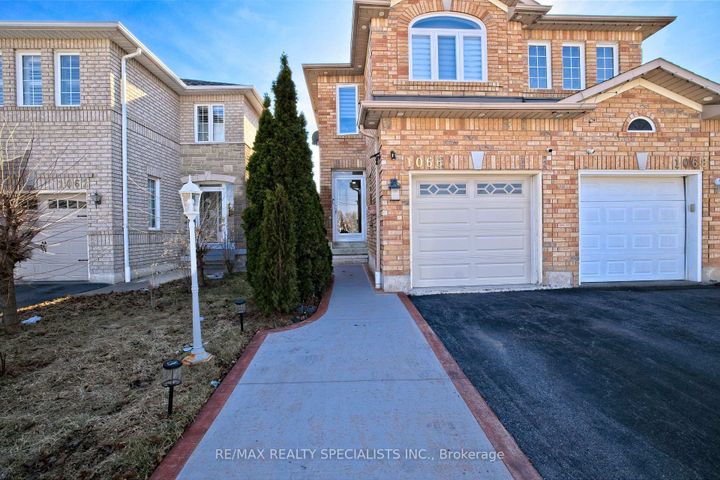 Photo 10 at 1066 Foxglove Place, East Credit, Mississauga