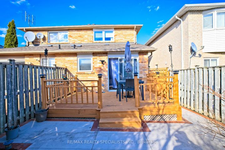 Photo 11 at 1066 Foxglove Place, East Credit, Mississauga