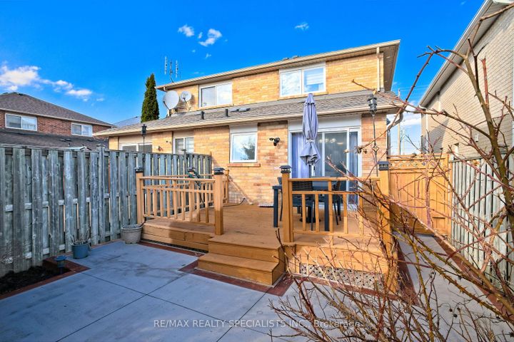 Photo 12 at 1066 Foxglove Place, East Credit, Mississauga