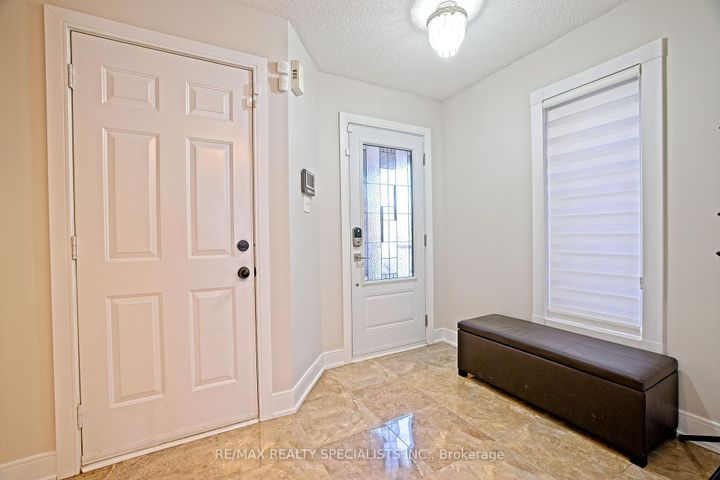 Photo 14 at 1066 Foxglove Place, East Credit, Mississauga