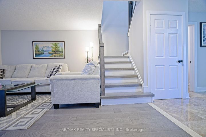 Photo 17 at 1066 Foxglove Place, East Credit, Mississauga