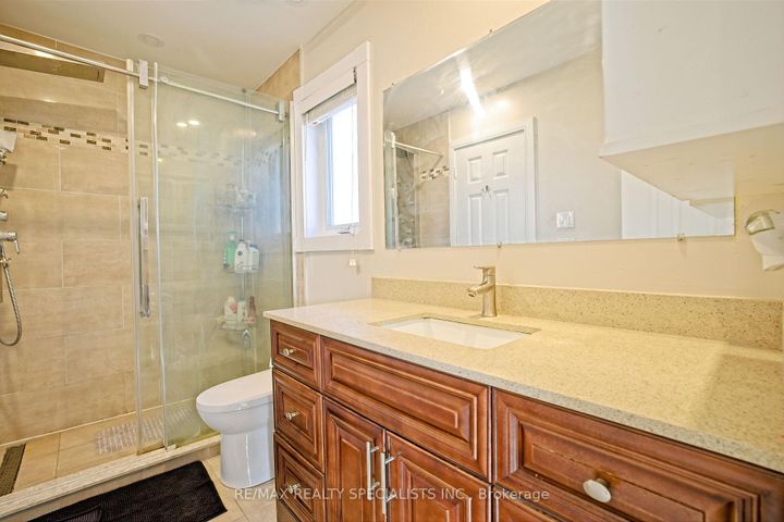 Photo 33 at 1066 Foxglove Place, East Credit, Mississauga