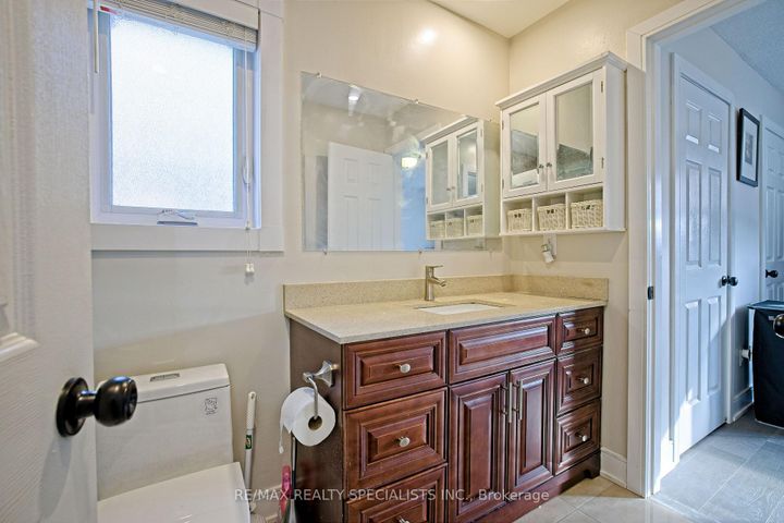 Photo 34 at 1066 Foxglove Place, East Credit, Mississauga