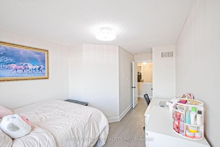 Photo 37 at 1066 Foxglove Place, East Credit, Mississauga