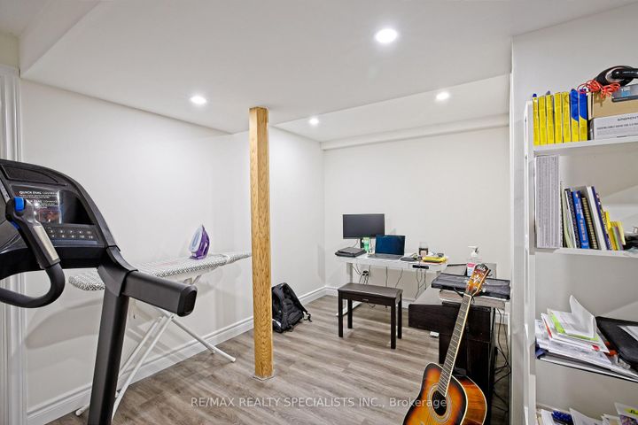 Photo 40 at 1066 Foxglove Place, East Credit, Mississauga