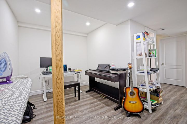 Photo 41 at 1066 Foxglove Place, East Credit, Mississauga