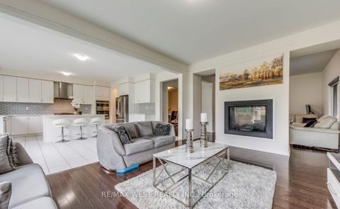 Photo 11 at 286 Danny Wheeler Boulevard, Keswick North, Georgina