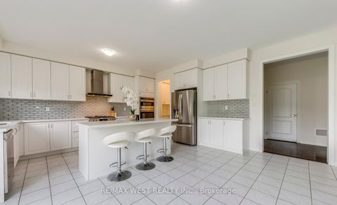 Photo 16 at 286 Danny Wheeler Boulevard, Keswick North, Georgina