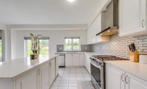 Photo 18 at 286 Danny Wheeler Boulevard, Keswick North, Georgina