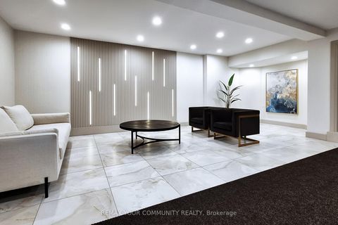 Photo 3 at 319 - 32 Clarissa Drive, Harding, Richmond Hill