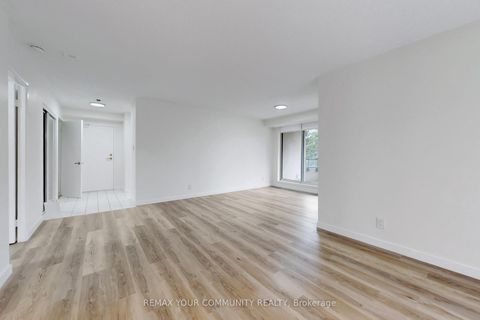 Photo 7 at 319 - 32 Clarissa Drive, Harding, Richmond Hill