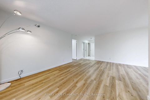 Photo 9 at 319 - 32 Clarissa Drive, Harding, Richmond Hill