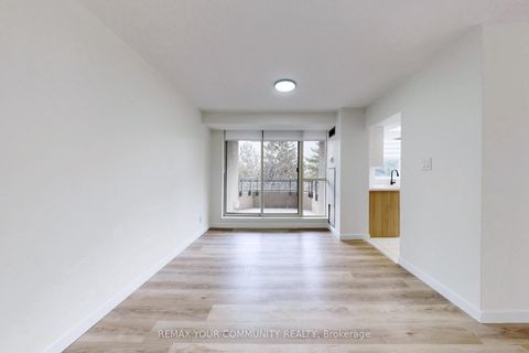 Photo 10 at 319 - 32 Clarissa Drive, Harding, Richmond Hill