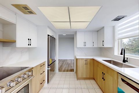 Photo 11 at 319 - 32 Clarissa Drive, Harding, Richmond Hill