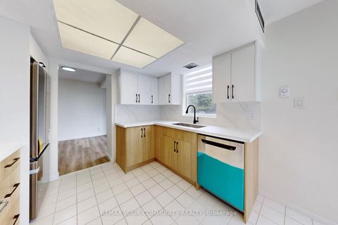 Photo 13 at 319 - 32 Clarissa Drive, Harding, Richmond Hill