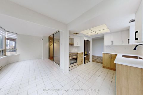 Photo 14 at 319 - 32 Clarissa Drive, Harding, Richmond Hill