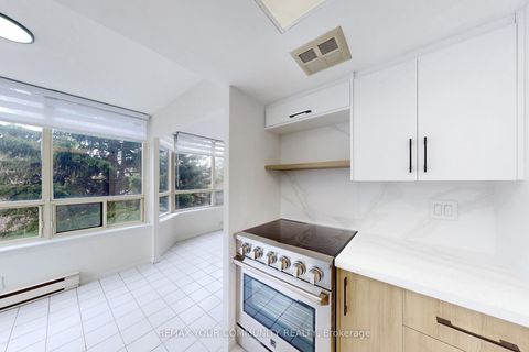 Photo 16 at 319 - 32 Clarissa Drive, Harding, Richmond Hill