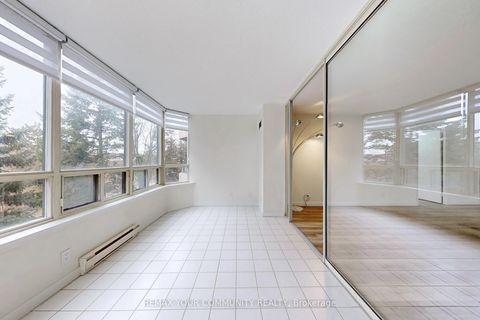 Photo 18 at 319 - 32 Clarissa Drive, Harding, Richmond Hill