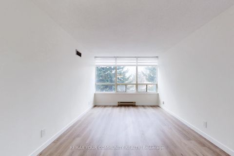 Photo 22 at 319 - 32 Clarissa Drive, Harding, Richmond Hill