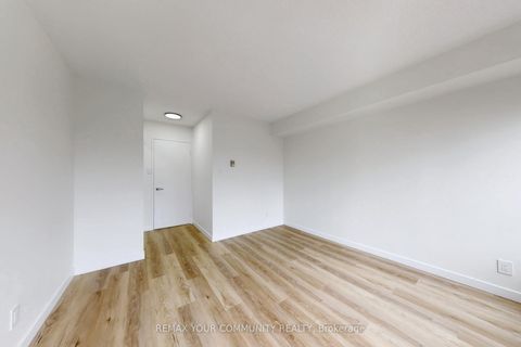 Photo 29 at 319 - 32 Clarissa Drive, Harding, Richmond Hill