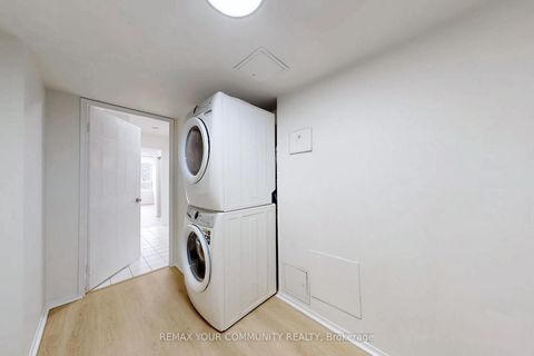 Photo 32 at 319 - 32 Clarissa Drive, Harding, Richmond Hill