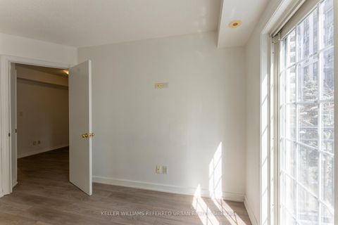 Photo 10 at 651 - 3 Everson Drive, Willowdale East, Toronto