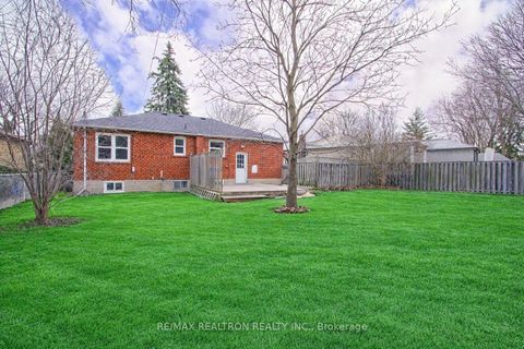 Photo 2 at 72 Monkswood Crescent, Central Newmarket, Newmarket