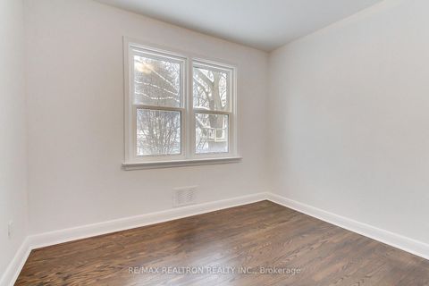 Photo 16 at 72 Monkswood Crescent, Central Newmarket, Newmarket