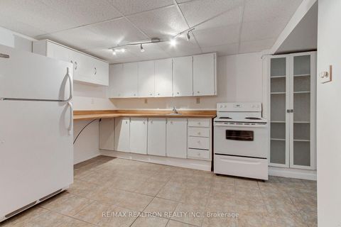 Photo 22 at 72 Monkswood Crescent, Central Newmarket, Newmarket