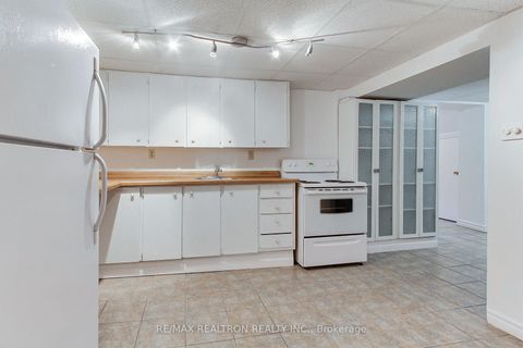 Photo 23 at 72 Monkswood Crescent, Central Newmarket, Newmarket