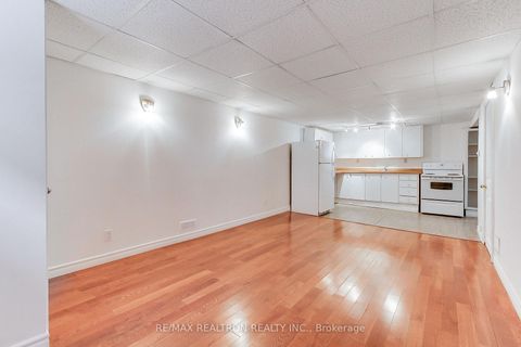 Photo 26 at 72 Monkswood Crescent, Central Newmarket, Newmarket