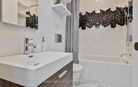 Photo 13 at 734 Shaw Street, Little Italy, Toronto