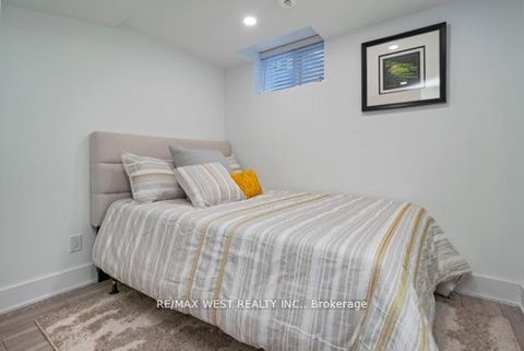 Photo 41 at 734 Shaw Street, Little Italy, Toronto