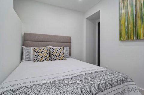 Photo 44 at 734 Shaw Street, Little Italy, Toronto