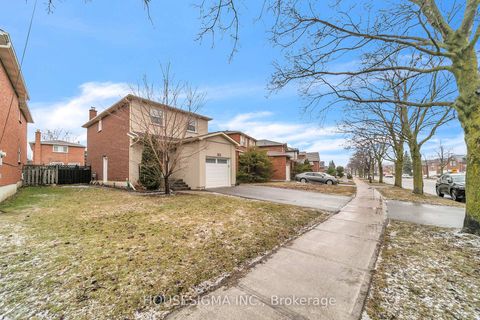 Photo 2 at 353 Brownridge Drive, Brownridge, Vaughan