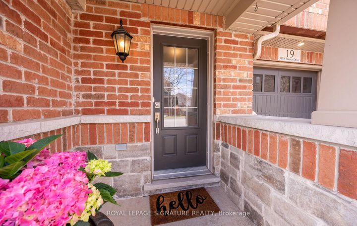 Photo 3 at 19 - 5988 Turney Drive, Streetsville, Mississauga