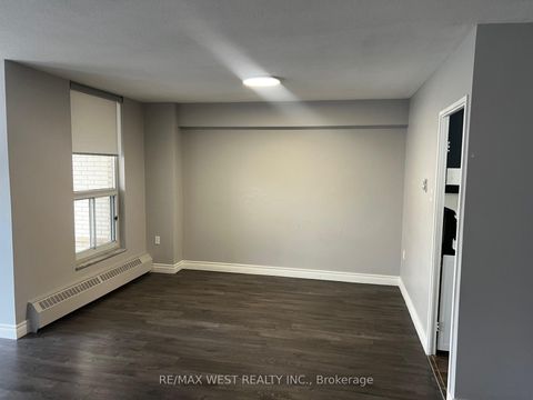 Photo 7 at 202 - 130 Neptune Drive, Lawrence, Toronto