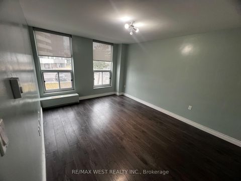 Photo 10 at 202 - 130 Neptune Drive, Lawrence, Toronto