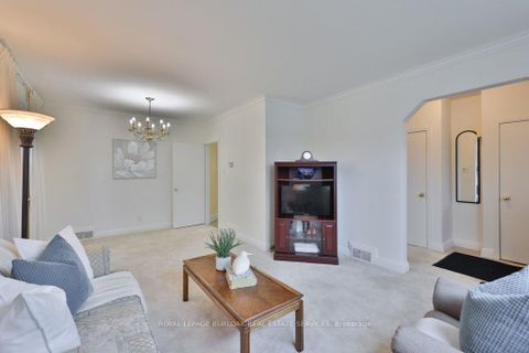 Photo 4 at 39 Wickford Drive, Maple Leaf, Toronto