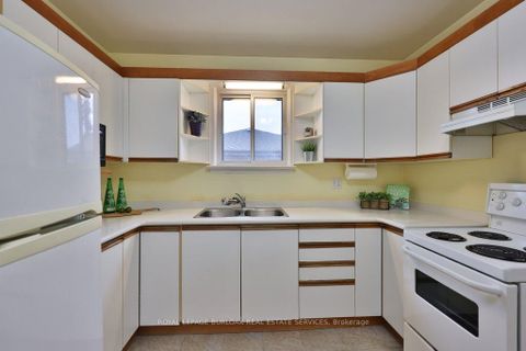 Photo 10 at 39 Wickford Drive, Maple Leaf, Toronto