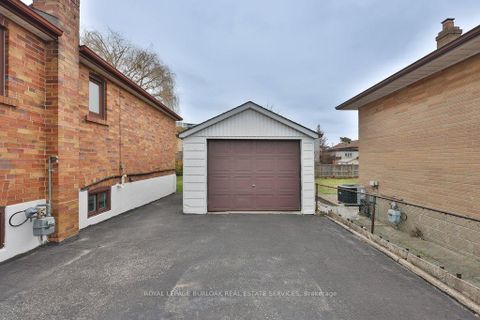 Photo 31 at 39 Wickford Drive, Maple Leaf, Toronto