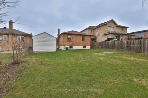 Photo 33 at 39 Wickford Drive, Maple Leaf, Toronto