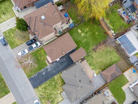 Photo 35 at 39 Wickford Drive, Maple Leaf, Toronto