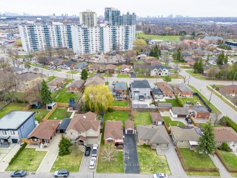 Photo 39 at 39 Wickford Drive, Maple Leaf, Toronto