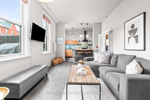 Photo 2 at 89 Foxley Street, Bellwoods, Toronto