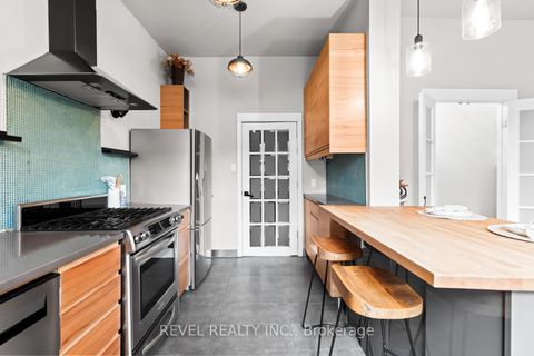 Photo 5 at 89 Foxley Street, Bellwoods, Toronto